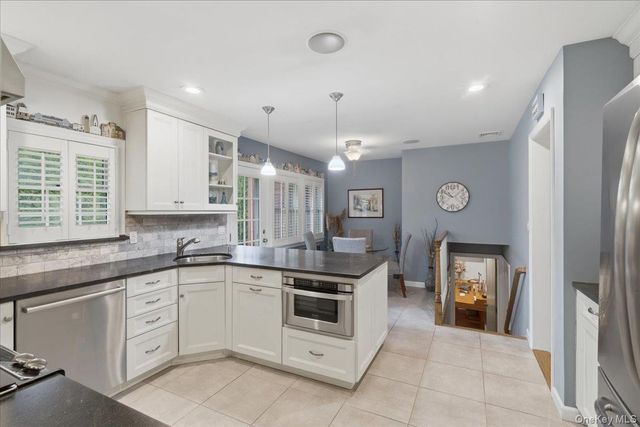 8 Prospect Avenue, Garden City, NY 11530