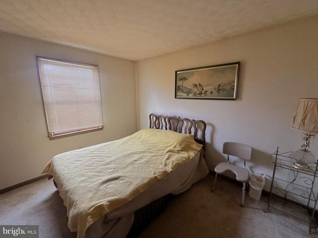76 MOORE DR, Hanover, PA 17331