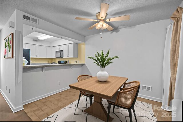 1832 J Julian Lane D, Charlotte, NC 28208