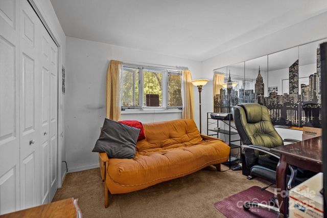 1832 J Julian Lane D, Charlotte, NC 28208
