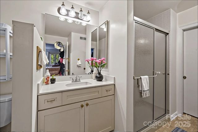 1832 J Julian Lane D, Charlotte, NC 28208