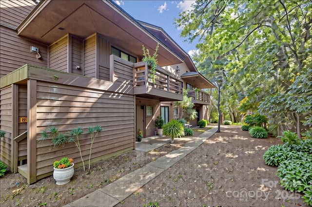 1832 J Julian Lane D, Charlotte, NC 28208