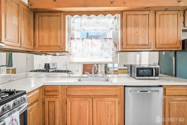 106 Chingarora Avenue, Keyport, NJ 07735