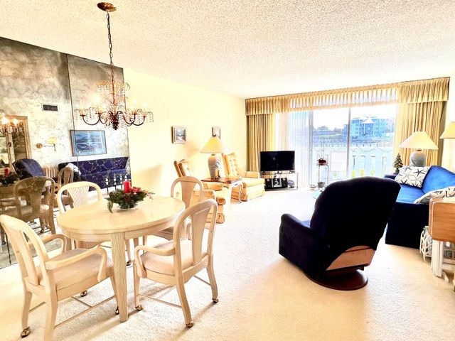 231 E Lantana Road 202, Lantana, FL 33462