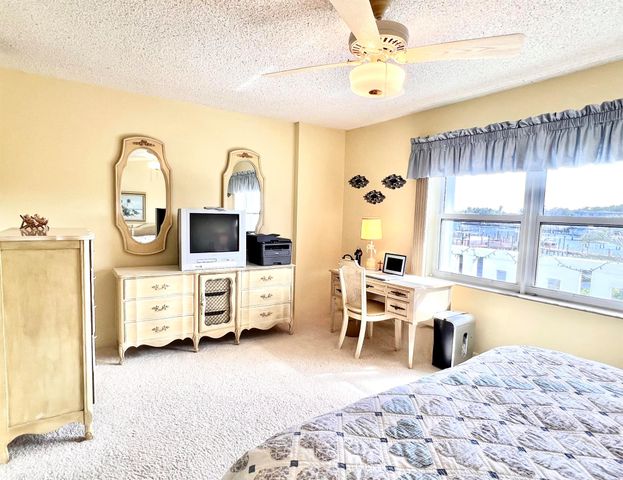 231 E Lantana Road 202, Lantana, FL 33462