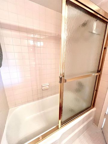 231 E Lantana Road 202, Lantana, FL 33462