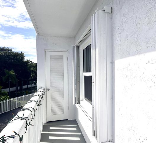 231 E Lantana Road 202, Lantana, FL 33462