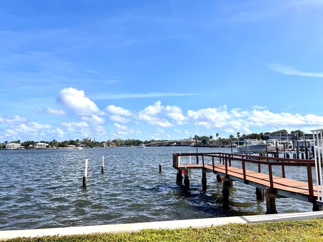 231 E Lantana Road 202, Lantana, FL 33462