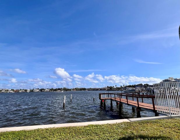 231 E Lantana Road 202, Lantana, FL 33462