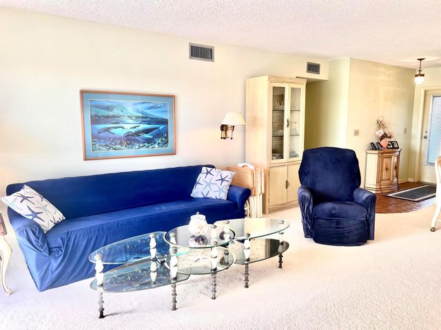 231 E Lantana Road 202, Lantana, FL 33462