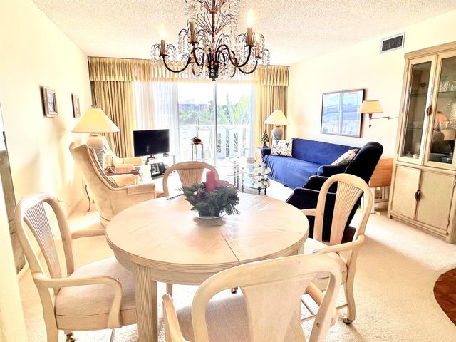 231 E Lantana Road 202, Lantana, FL 33462