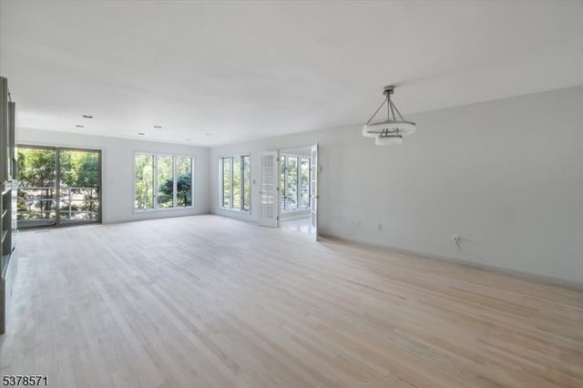 215 Eileen Dr, Cedar Grove Twp., NJ 07009