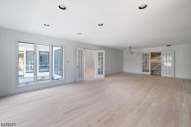 215 Eileen Dr, Cedar Grove Twp., NJ 07009