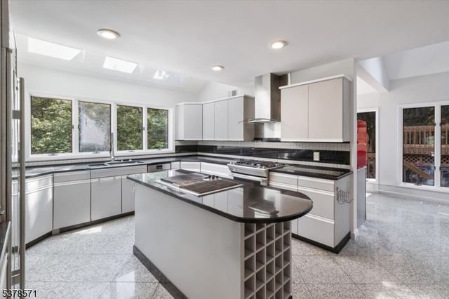 215 Eileen Dr, Cedar Grove Twp., NJ 07009