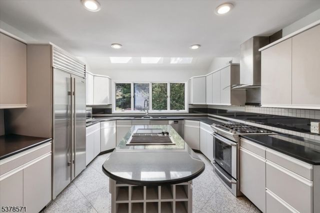 215 Eileen Dr, Cedar Grove Twp., NJ 07009