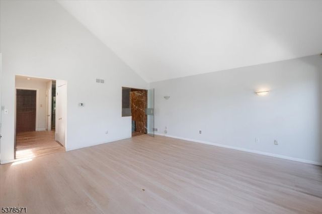 215 Eileen Dr, Cedar Grove Twp., NJ 07009