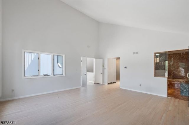 215 Eileen Dr, Cedar Grove Twp., NJ 07009