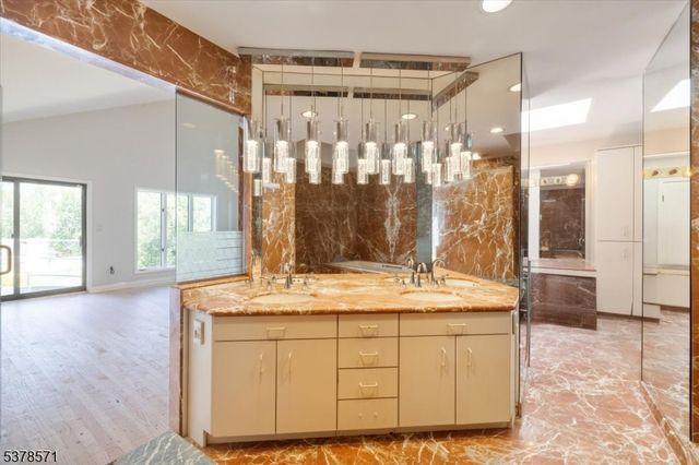 215 Eileen Dr, Cedar Grove Twp., NJ 07009