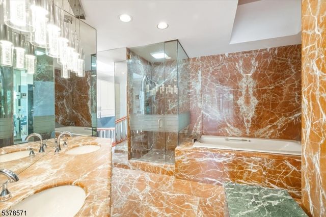 215 Eileen Dr, Cedar Grove Twp., NJ 07009