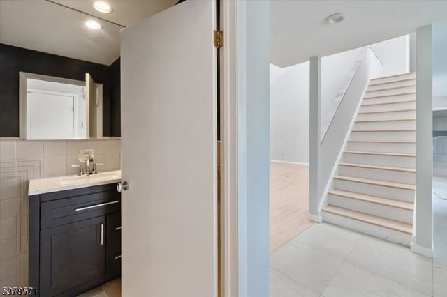 215 Eileen Dr, Cedar Grove Twp., NJ 07009