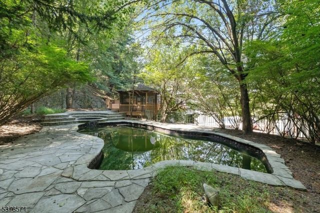 215 Eileen Dr, Cedar Grove Twp., NJ 07009