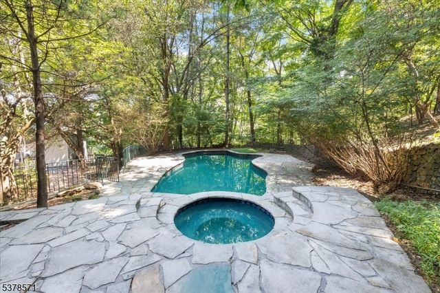 215 Eileen Dr, Cedar Grove Twp., NJ 07009