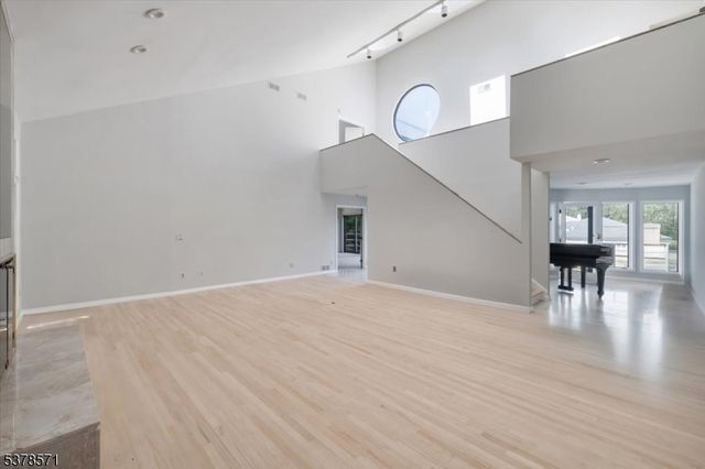 215 Eileen Dr, Cedar Grove Twp., NJ 07009