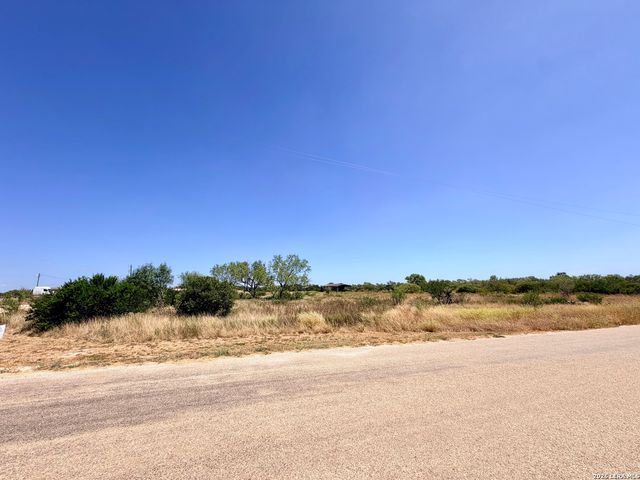 102 County Road 2665, Devine, TX 78016
