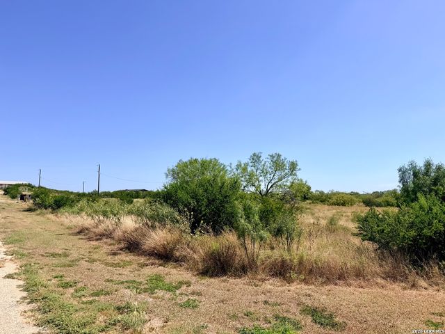 102 County Road 2665, Devine, TX 78016