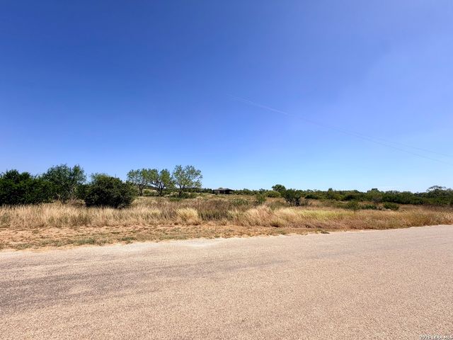 102 County Road 2665, Devine, TX 78016