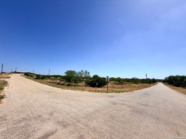 102 County Road 2665, Devine, TX 78016