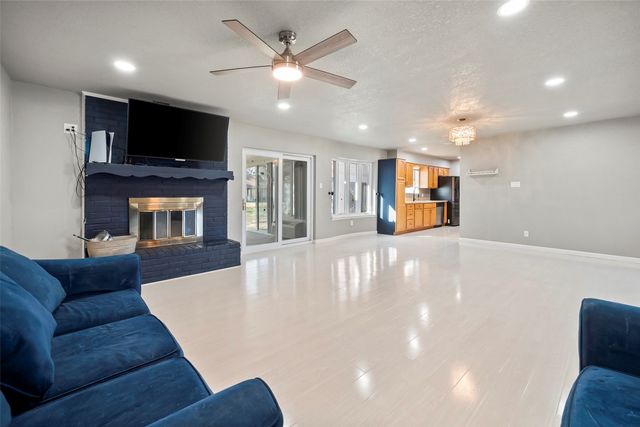8917 Mahan Drive, Benbrook, TX 76116
