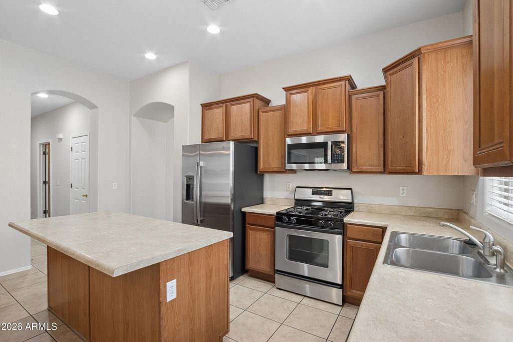 8858 W MYRTLE Avenue, Glendale, AZ 85305 — photo 2