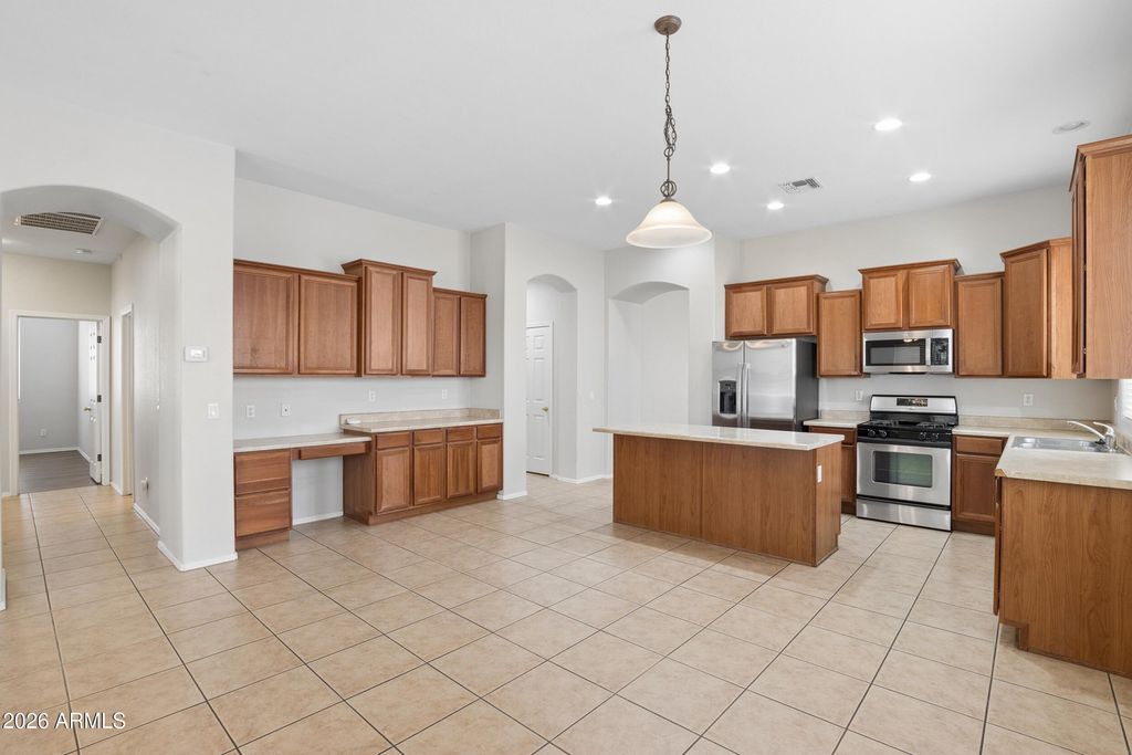 8858 W MYRTLE Avenue, Glendale, AZ 85305 — photo 3