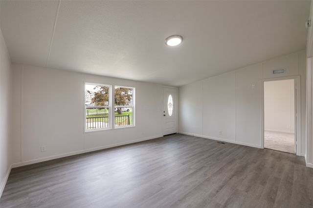 945 Walnut Street, Reno, TX 76020