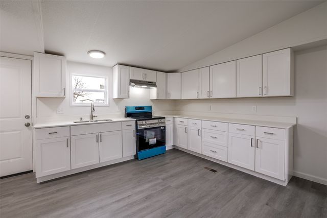 945 Walnut Street, Reno, TX 76020