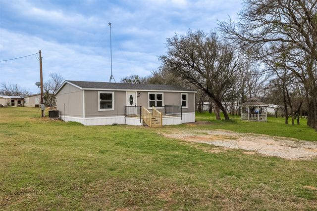 945 Walnut Street, Reno, TX 76020