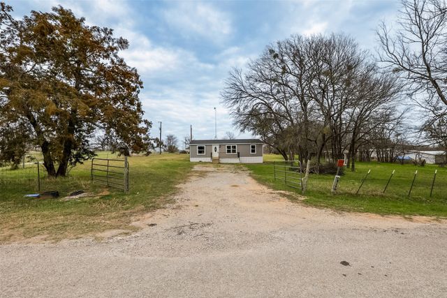 945 Walnut Street, Reno, TX 76020