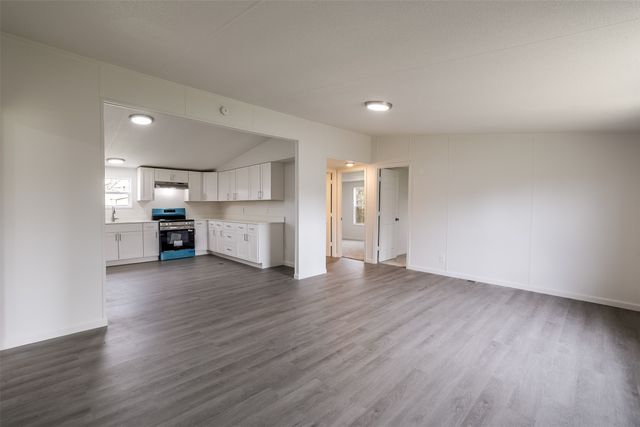 945 Walnut Street, Reno, TX 76020