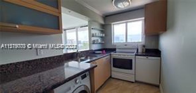 2457 Collins Ave 606, Miami Beach, FL 33140