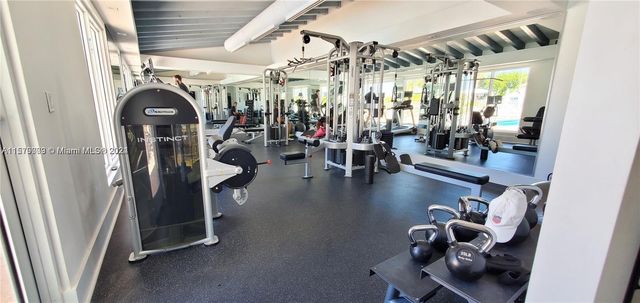 2457 Collins Ave 606, Miami Beach, FL 33140