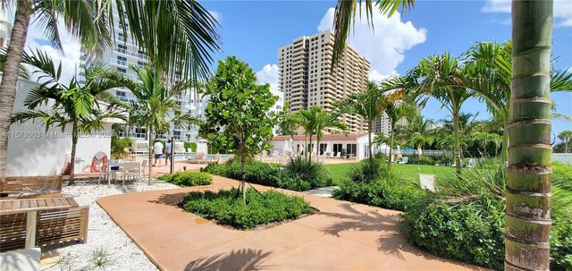 2457 Collins Ave 606, Miami Beach, FL 33140