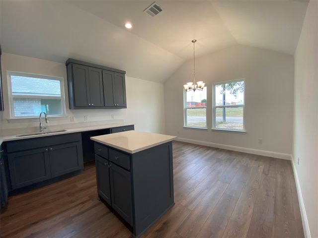 115 E 13th Avenue, Corsicana, TX 75110