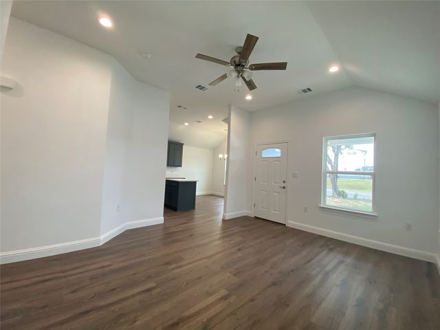 115 E 13th Avenue, Corsicana, TX 75110