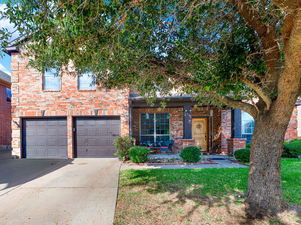2328 Tawny Owl Road, Grand Prairie, TX 75052 — exterior