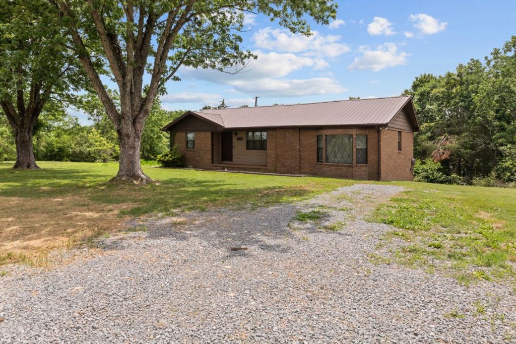 4169 Bledsoe St, Westmoreland, TN 37186