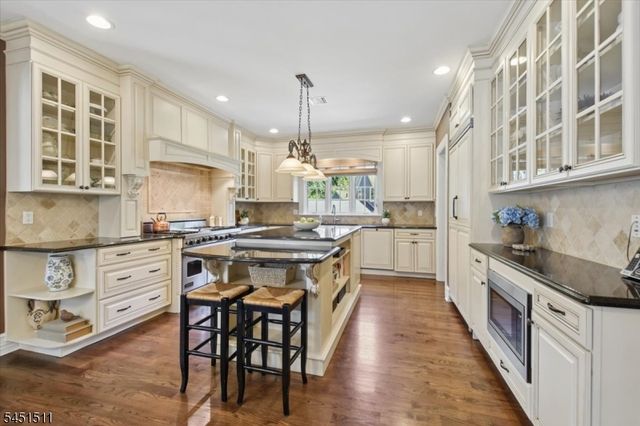 16 Sinclair Ter, Madison Boro, NJ 07940