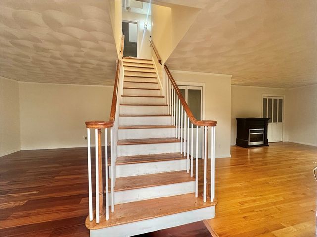 42 Locust Glen Drive, Cranston, RI 02921