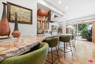 612 S Barrington Avenue 213, Los Angeles, CA 90049