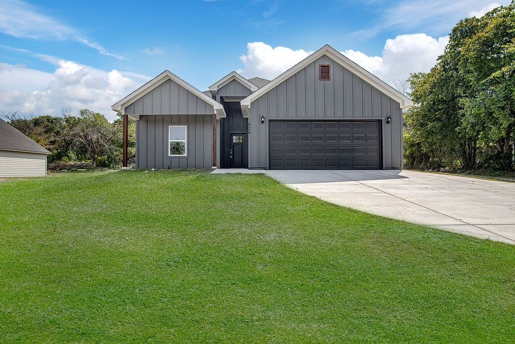 428 Wilshire Avenue, Azle, TX 76020